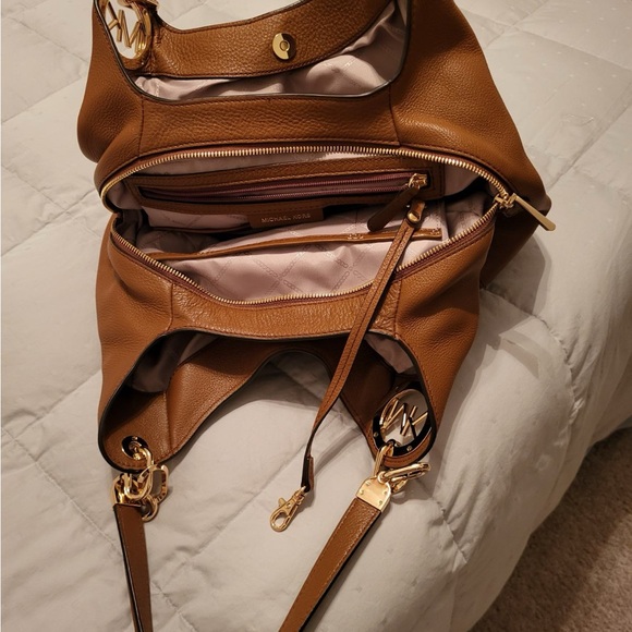 BRAND NEW Michael Kors Lillie Large Pebbled Leather Shoulder Bag! - Picture 4 of 6